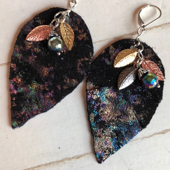 Leather earrings with dangle - Picture 3 of 3